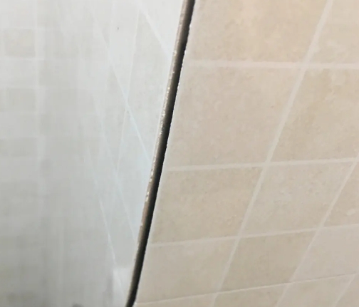 长沙市瓷砖空鼓维修公司分享阳台瓷砖脱落的修复过程可以分为以下几个步骤